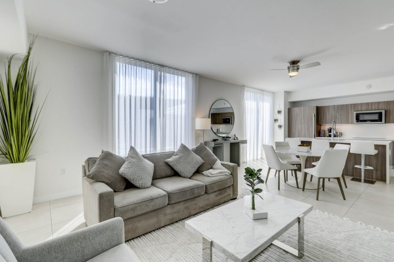 Condo for sale at Tiffany House Th3