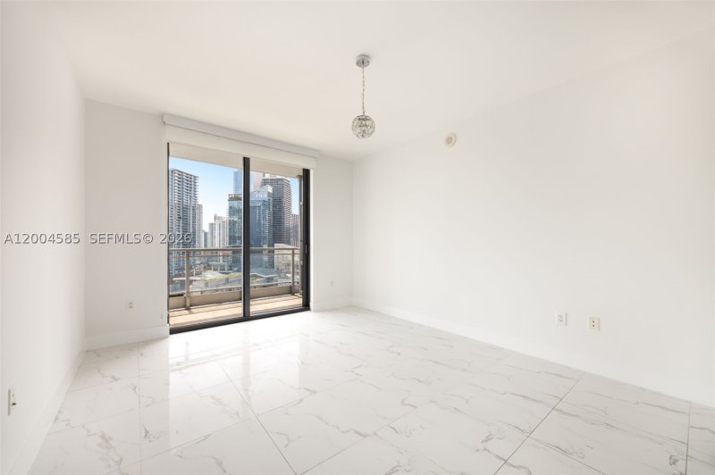 Condo for sale at The Ivy 2602