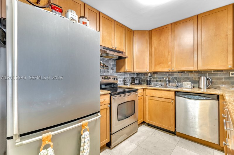 Condo for sale at Olympus Towers 618