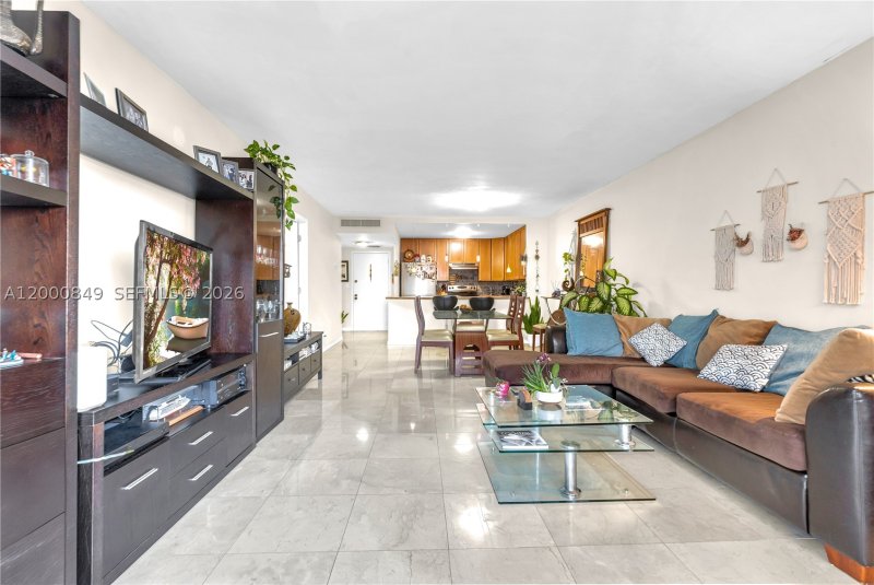 Condo for sale at Olympus Towers 618