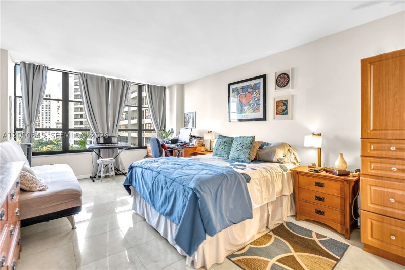 Condo for sale at Olympus Towers 618