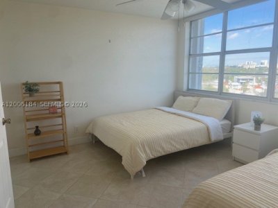 Comprar apartamento no Bayview Towers B705