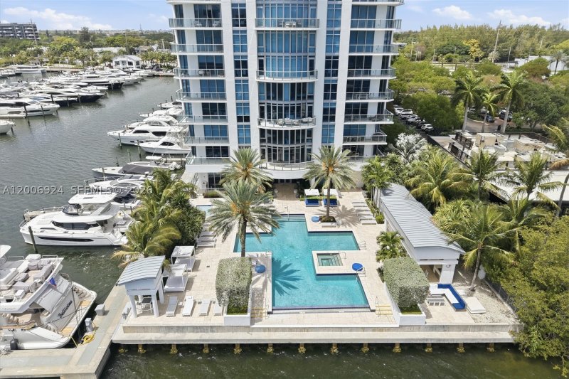 Comprar apartamento no Marina Palms Yacht Club 1905