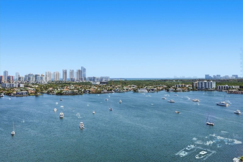 Comprar apartamento no Marina Palms Yacht Club 1905