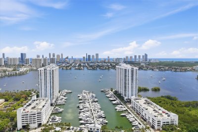 Comprar apartamento no Marina Palms Yacht Club 1905