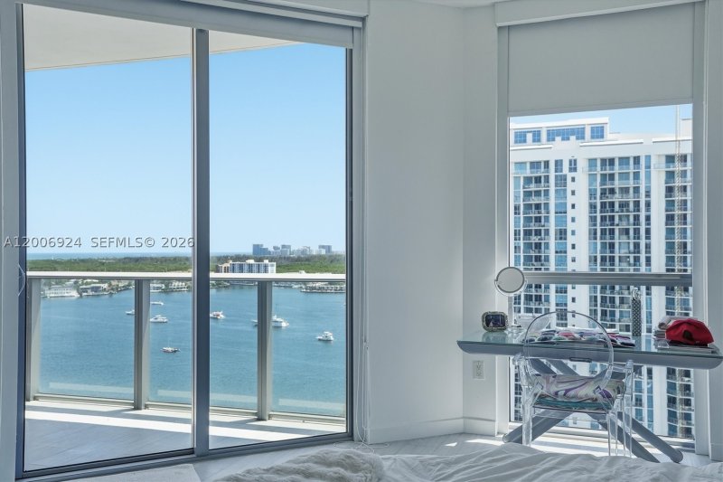 Comprar apartamento no Marina Palms Yacht Club 1905