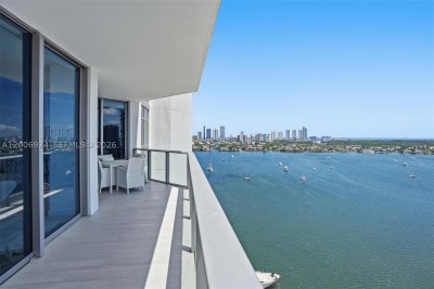 Comprar apartamento no Marina Palms Yacht Club 1905