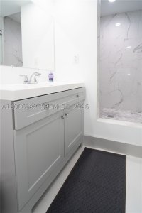 Comprar apartamento no Turnberry Isle 18C