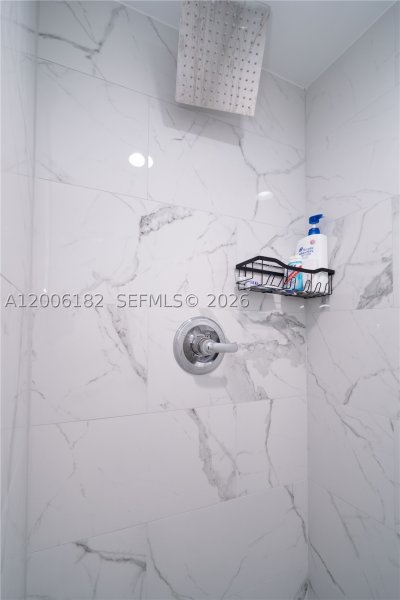 Comprar apartamento no Turnberry Isle 18C
