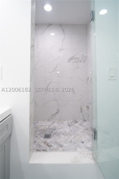 Comprar apartamento no Turnberry Isle 18C