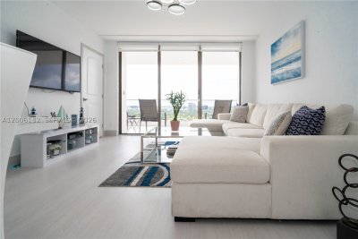 Comprar apartamento no Turnberry Isle 18C