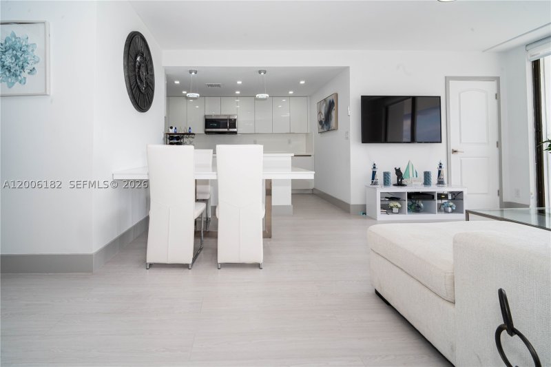Comprar apartamento no Turnberry Isle 18C