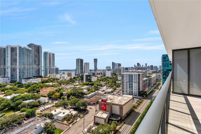 Apartment for rent at Hyde Midtown 1806A