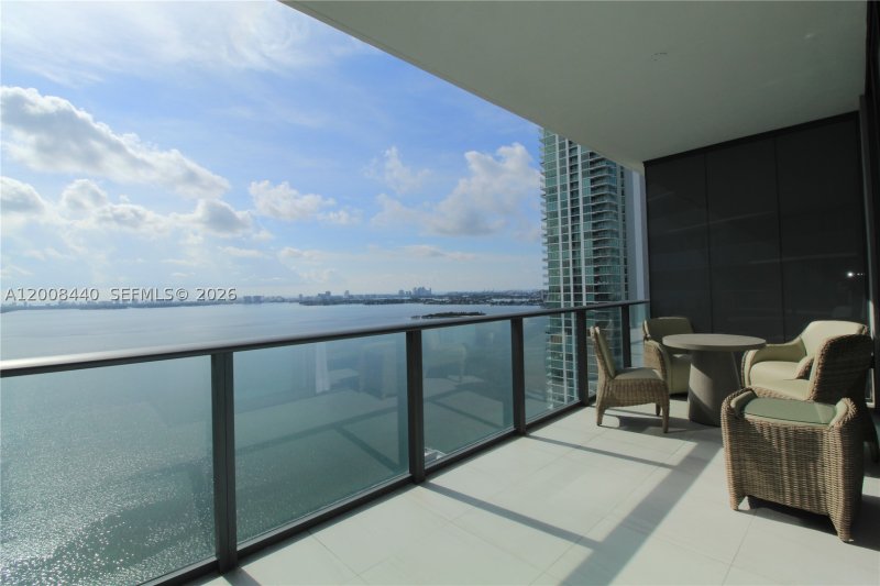 Apartment for rent at Gran Paraiso 2707