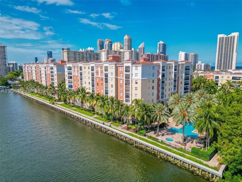 Alquiler de apartamento en Porto Bellagio 1511