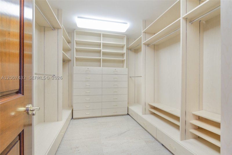 Apartment for rent at Majestic Tower T4