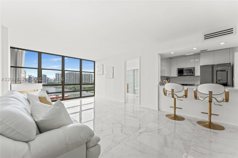 Condo for sale at Avant Garde 1206