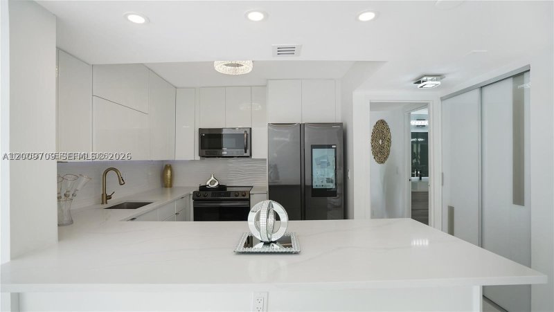 Condo for sale at Avant Garde 1206