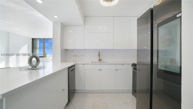 Condo for sale at Avant Garde 1206