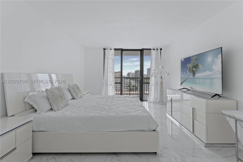 Condo for sale at Avant Garde 1206