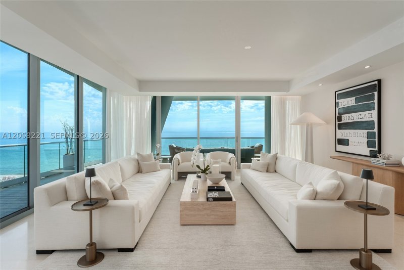 Condo for sale at FENDI Chateau Residences 801