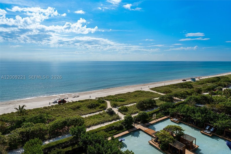 Condo for sale at FENDI Chateau Residences 801