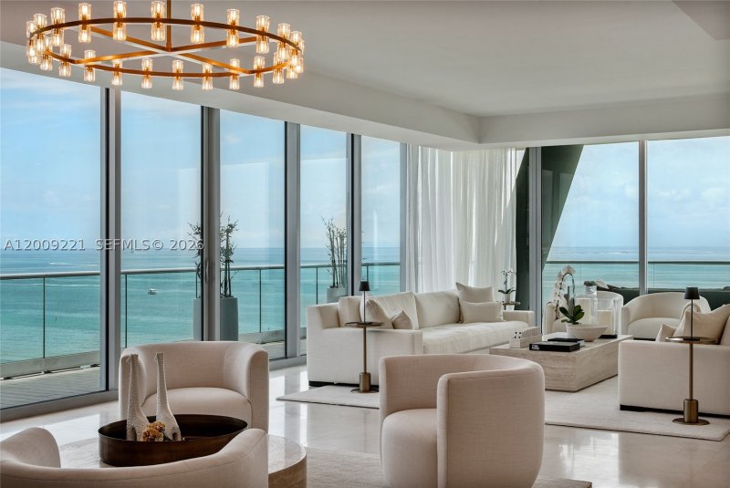Condo for sale at FENDI Chateau Residences 801