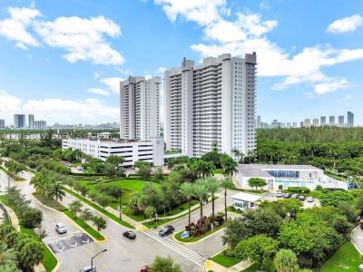 One Fifty One at Biscayne Apt #1605
