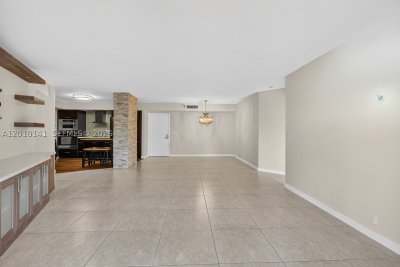 Comprar apartamento en Mystic Pointe 400 302