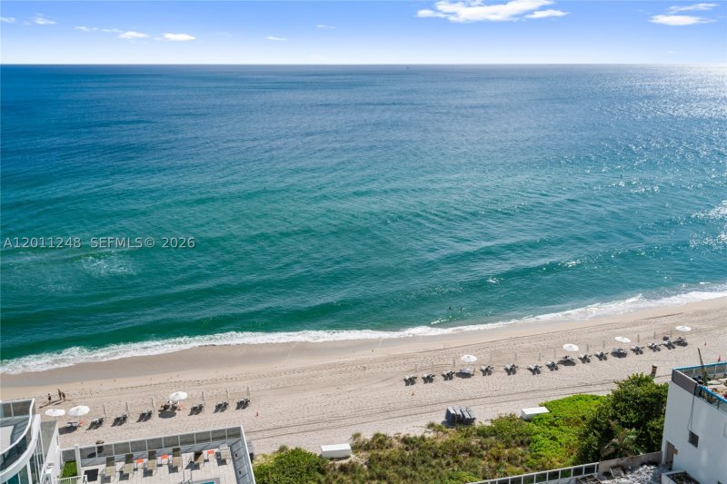 Condo for sale at Trump Tower Two 1206