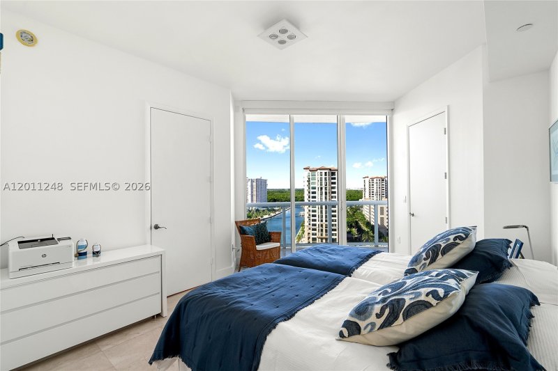 Condo for sale at Trump Tower Two 1206