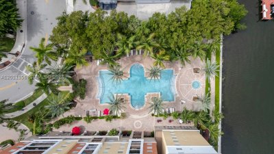 Comprar apartamento en Porto Bellagio 1610