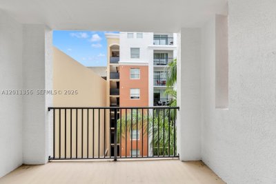 Comprar apartamento en Porto Bellagio 1610