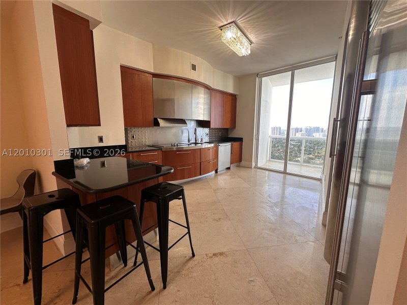 Alquiler de apartamento en Trump Palace 3602
