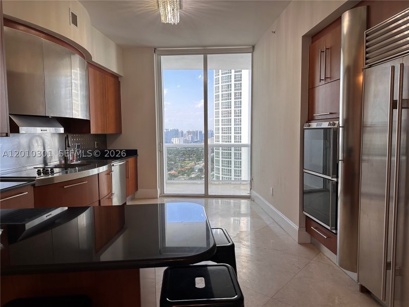 Alquiler de apartamento en Trump Palace 3602