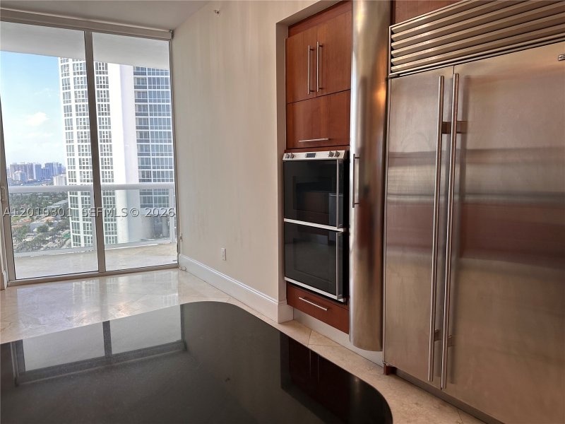 Alquiler de apartamento en Trump Palace 3602