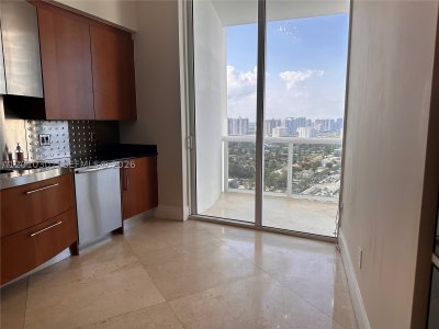 Alquiler de apartamento en Trump Palace 3602