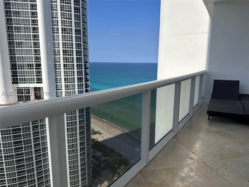 Alquiler de apartamento en Trump Palace 3602