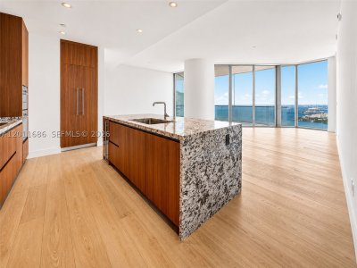 Una Residences at Brickell Apt #3303