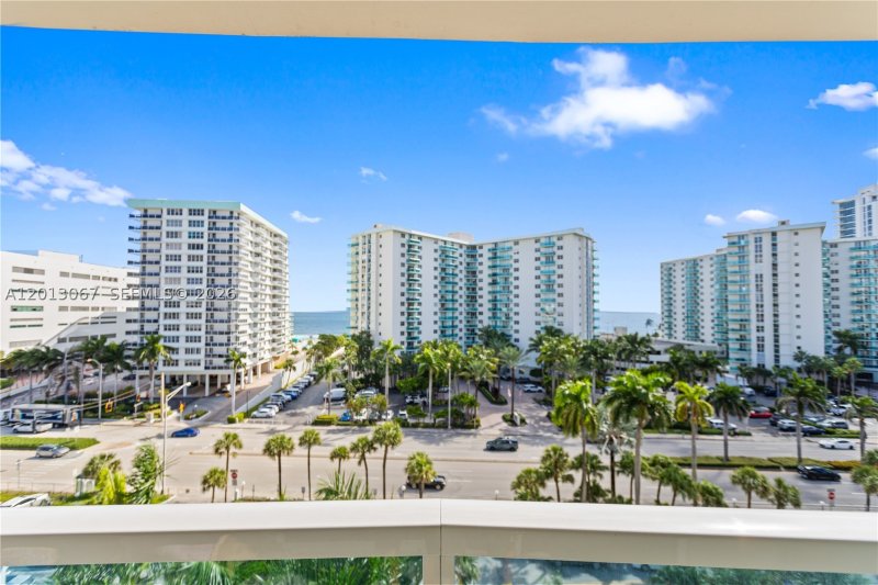 Apartment for rent at Hallmark of Hollywood 1016