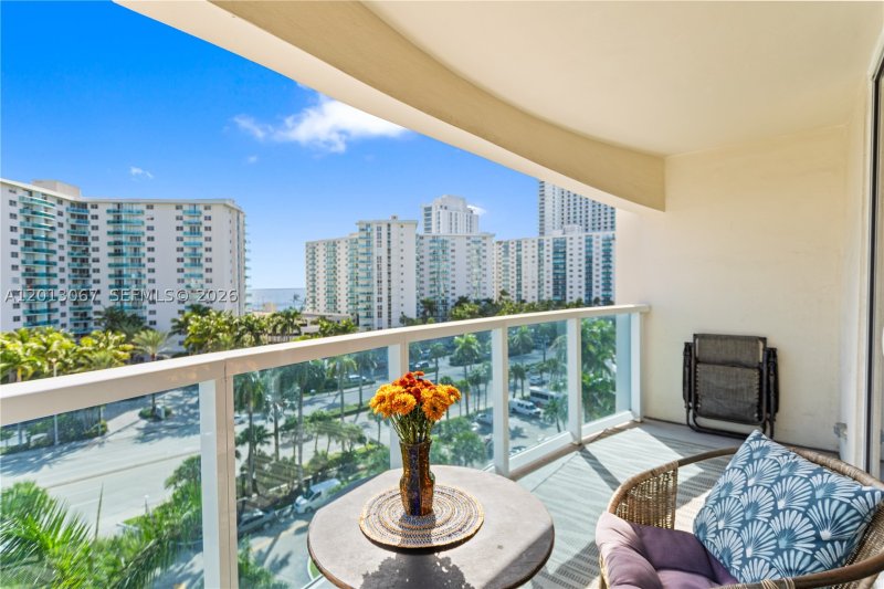 Apartment for rent at Hallmark of Hollywood 1016