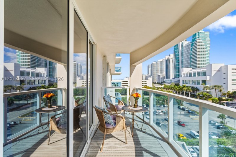 Apartment for rent at Hallmark of Hollywood 1016