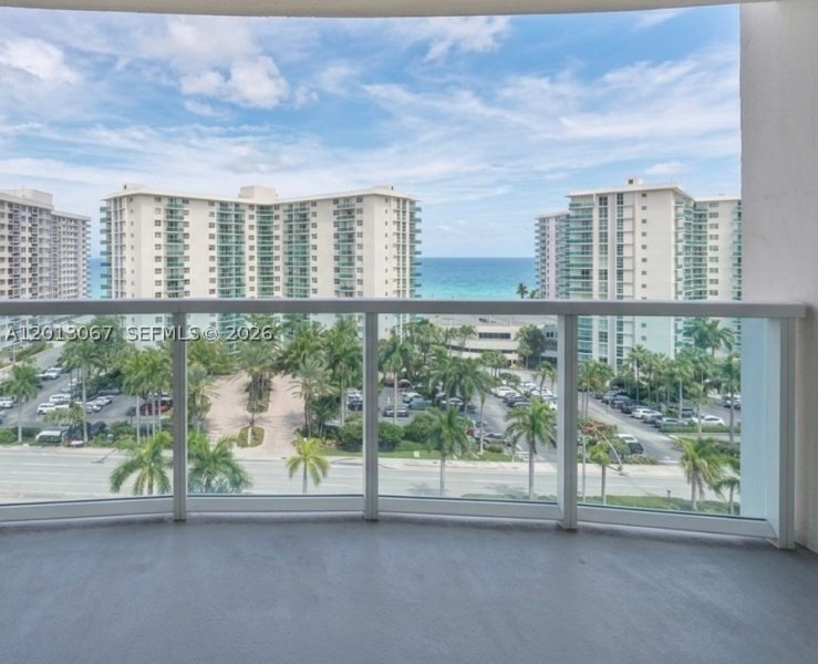Apartment for rent at Hallmark of Hollywood 1016