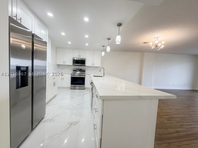 Apartment for rent at Hallmark of Hollywood 1016