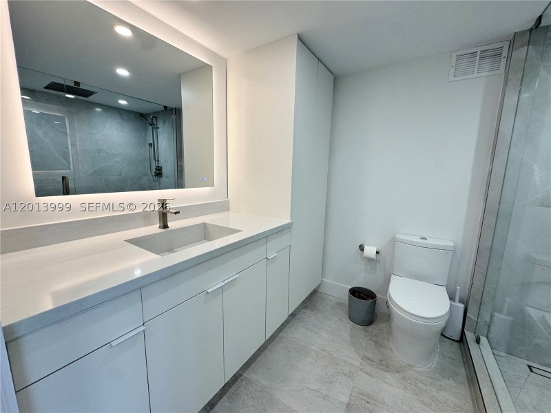 Apartment for rent at Triton Towers 1414