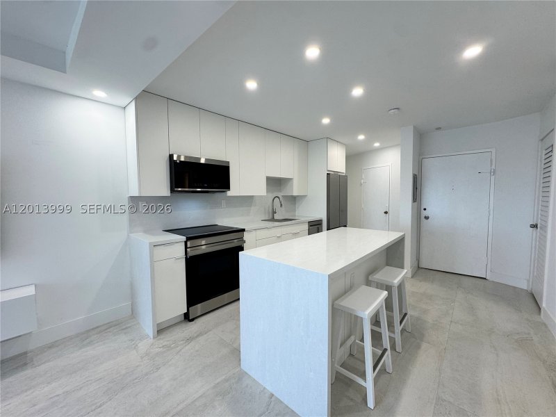 Apartment for rent at Triton Towers 1414