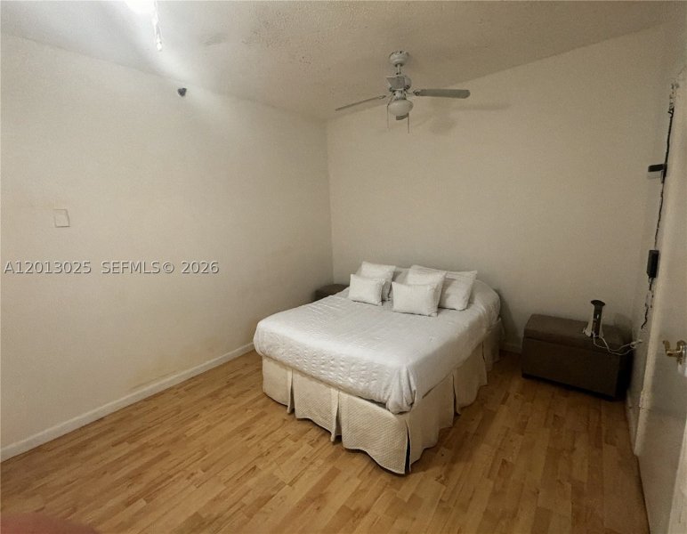 Condo for sale at Turnberry Towers 14F