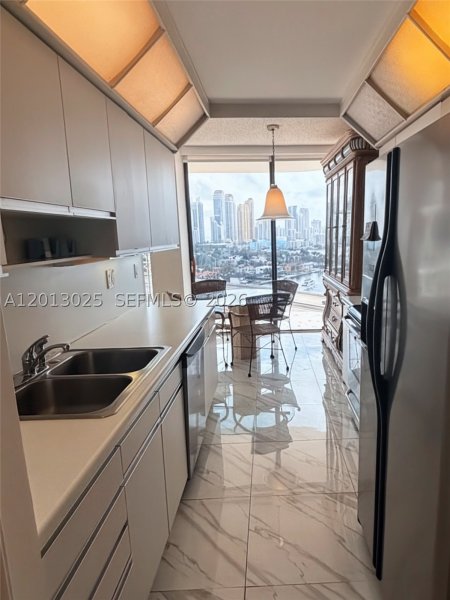 Condo for sale at Turnberry Towers 14F