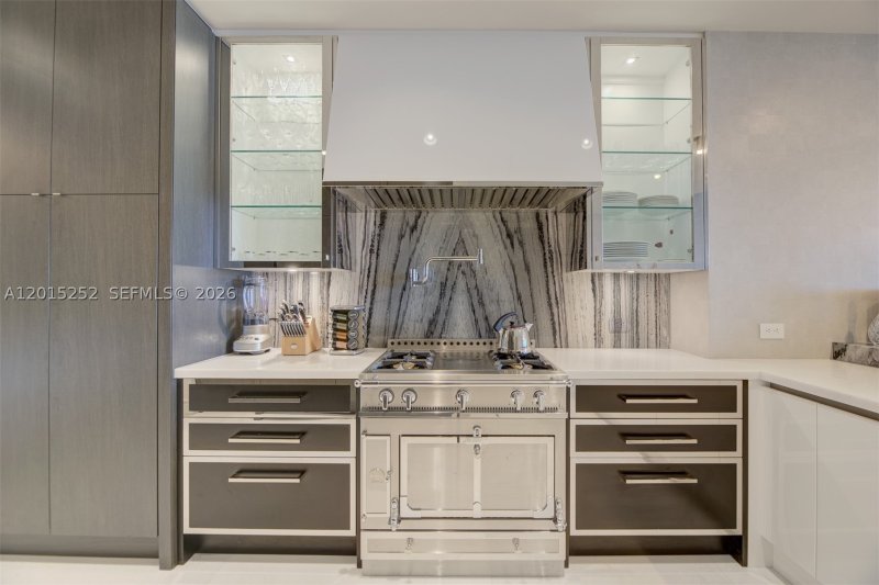 Comprar apartamento no The Estates at Acqualina 3103