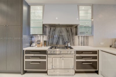 Comprar apartamento no The Estates at Acqualina 3103